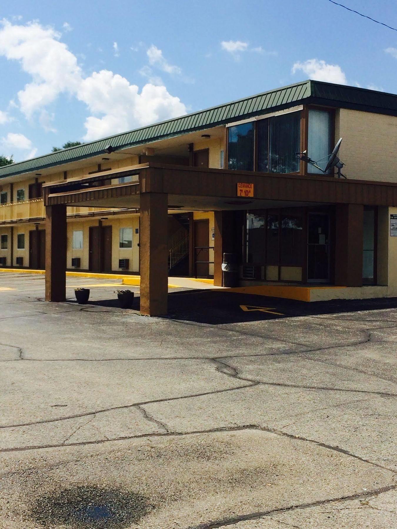 Air View Inn Dayton Bagian luar foto